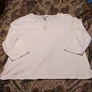 White 3/4 Length sleeve D&D Lifestyle Top